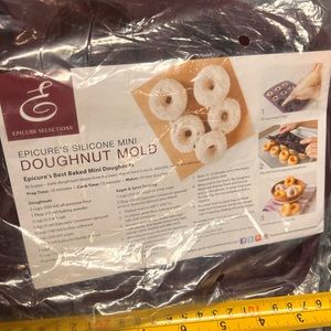 Epicure Selection’s Silicone Mini Donghnut Mold